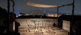 studio apartment with terrace to 360 ° of the city