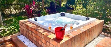 Bain à remous extérieur