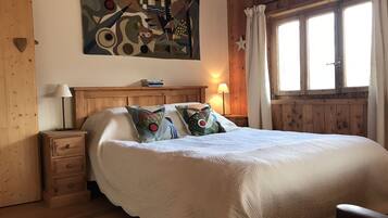7 bedrooms, desk, iron/ironing board, free WiFi