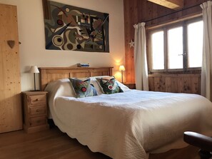 7 bedrooms, desk, iron/ironing board, free WiFi