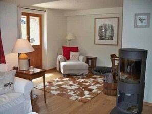 Flat-screen TV, fireplace, video games, DVD player