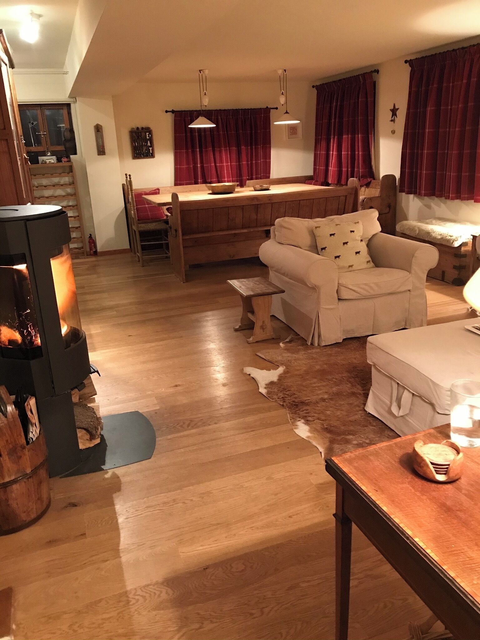 Flat-screen TV, fireplace, video games, DVD player