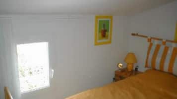 2 chambres, fer et planche Ă repasser