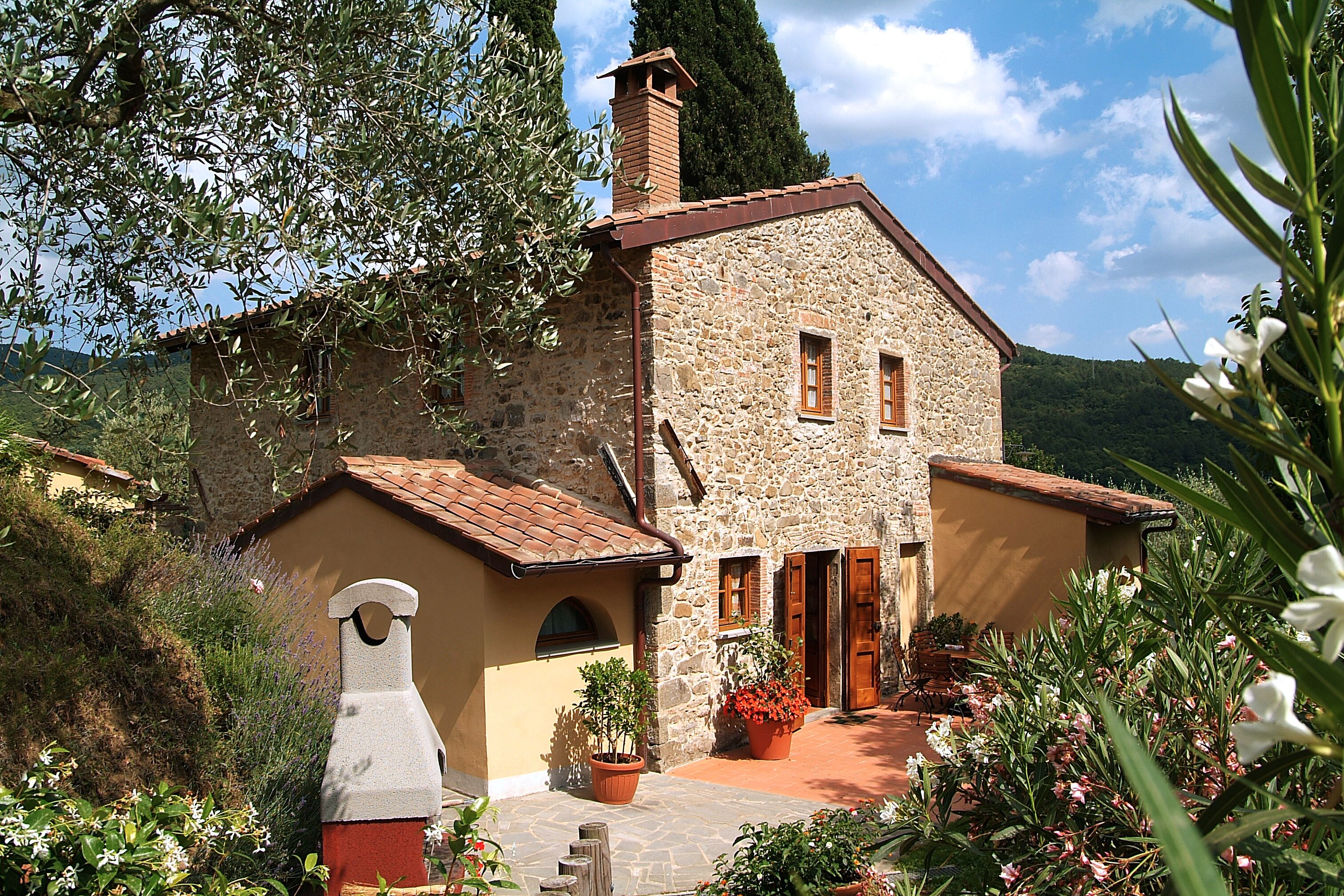 New decade summer is coming, spend your days between green Tuscany hills