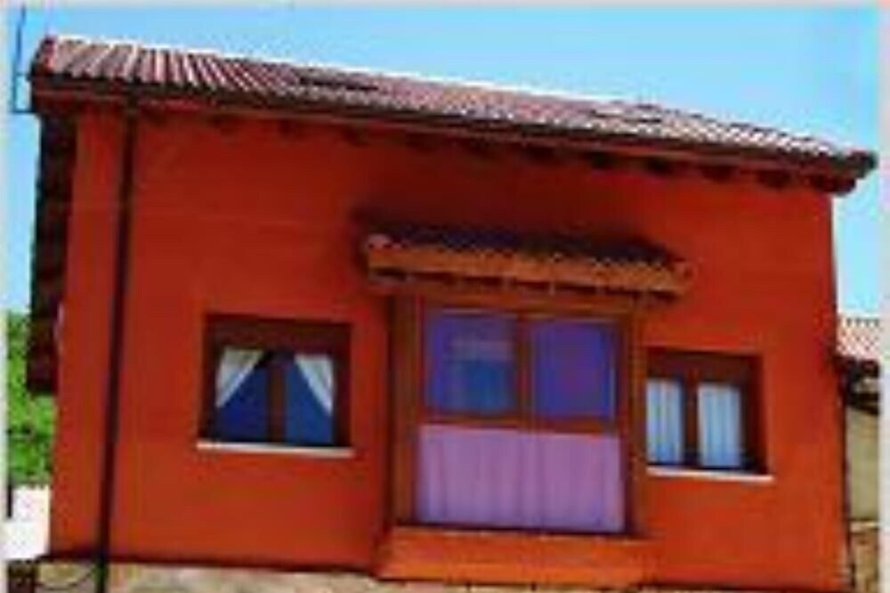 Rural Accommodation in Montaña Leonesa, next to peaks of Europe and the Riaño swamp.