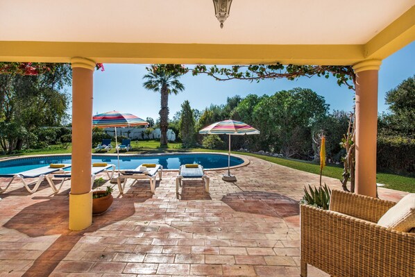 A heated pool - Moinho -Delightful villa in Quinta dos Alamos with private pool (Albufeira)