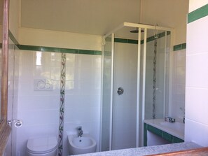 Vasca, asciugacapelli, bidet, asciugamani