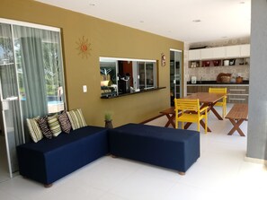 Outdoor dining - Home. Spectacular, 5 Suites, High Standard, ITACIMIRIM. CONDITION QUINTA DAS LAGOAS.  (Camaçari)