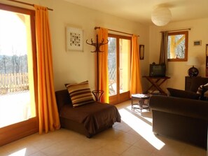 Smart-TV, DVD-Player, Bücher