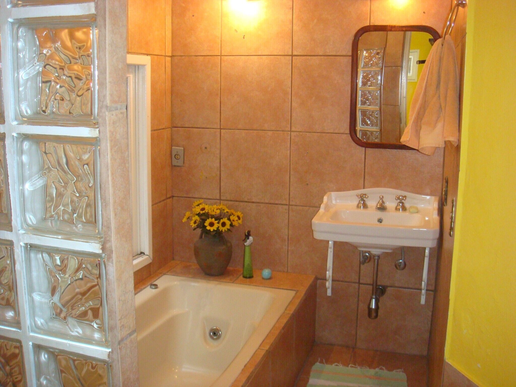 Field and Beach, Tranquility and Agitation in the British center. The choice is yours !!