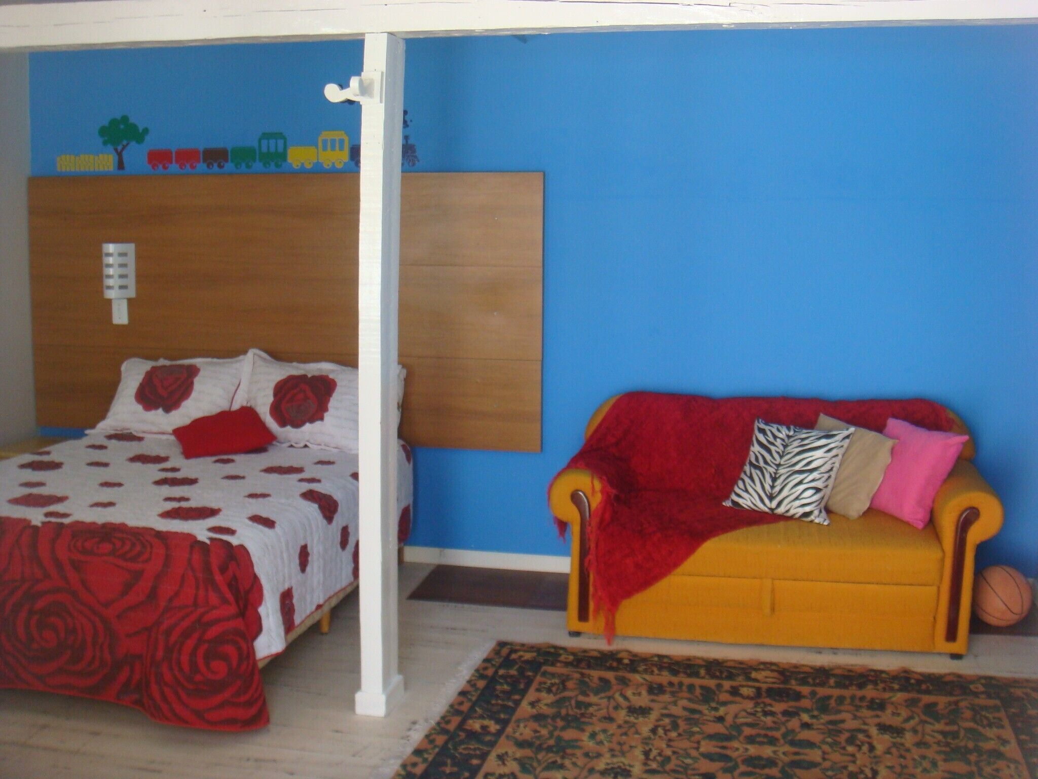 Field and Beach, Tranquility and Agitation in the British center. The choice is yours !!