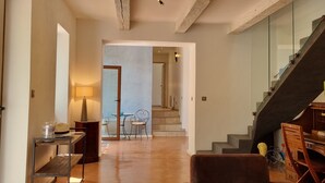 A spacious living area with a wooden staircase, a glass railing, and a view into another room. - 5-star rated air-conditioned house with swimming pool for 6 (Cabriès)