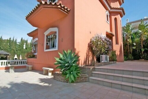 Villa de qualité dans un environnement de tranquillité et bien connecté.<br>