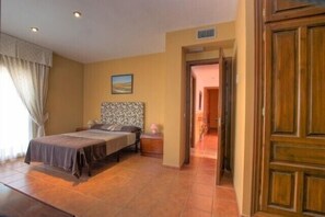 5 bedrooms, iron/ironing board, travel cot, free WiFi