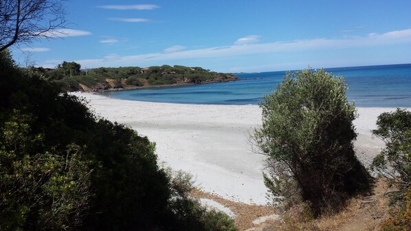 Beach nearby, sun loungers - 2 bedrooms, 1 living room with kitchen, shower/WC, terraces, Garden, Parking (Orosei)