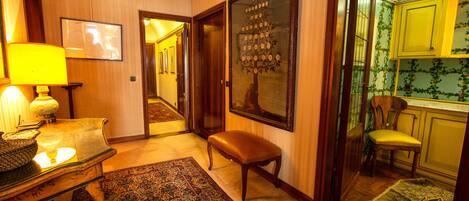 4 bedrooms, in-room safe, iron/ironing board, free WiFi