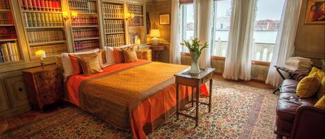4 bedrooms, in-room safe, iron/ironing board, WiFi (free)