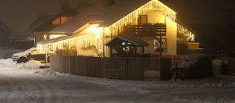 Arrive and start hiking, vacation apartment with garden for families & dogs, wallbox