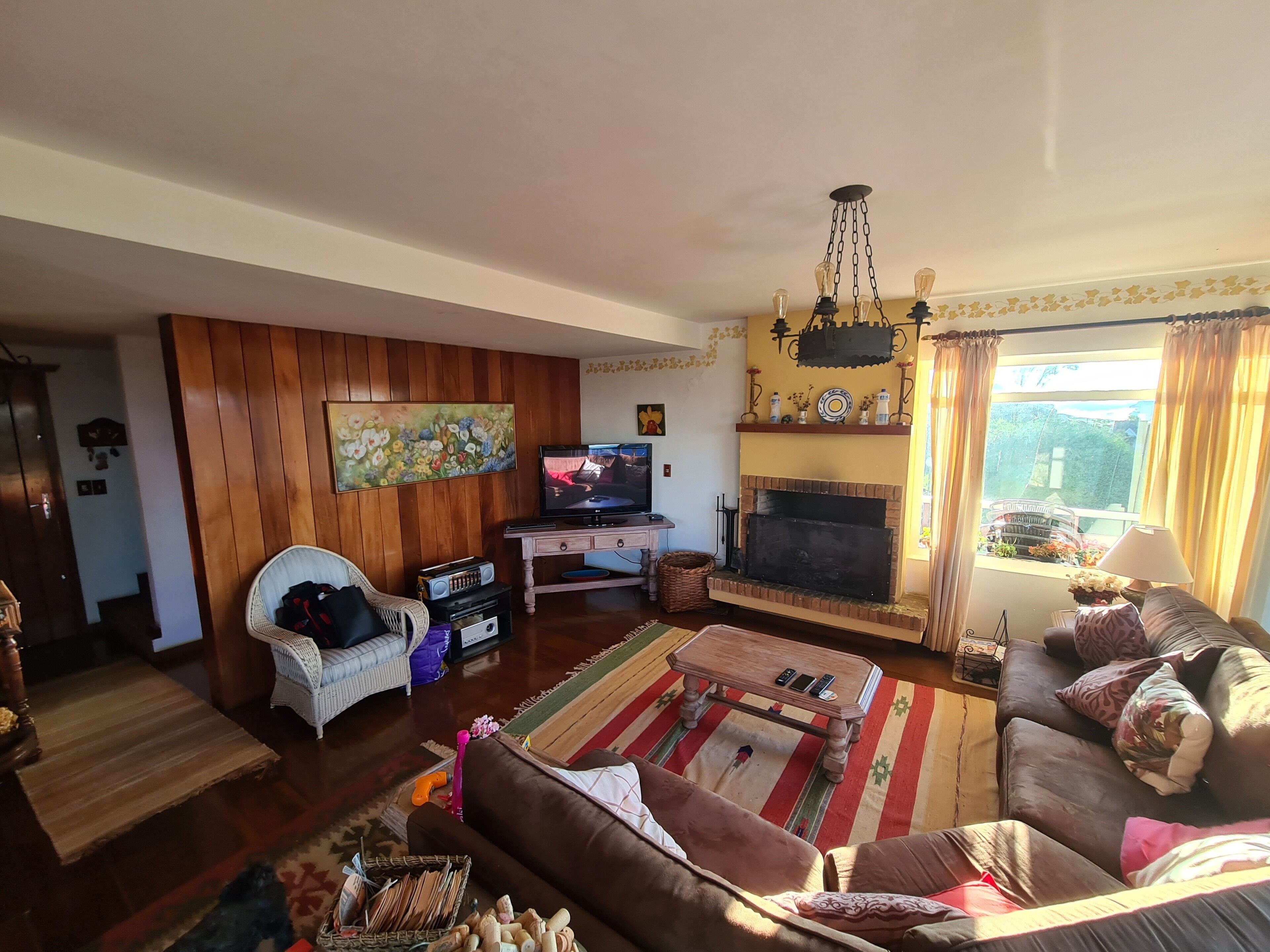 House with Wonderful Panoramic View and home service !!!