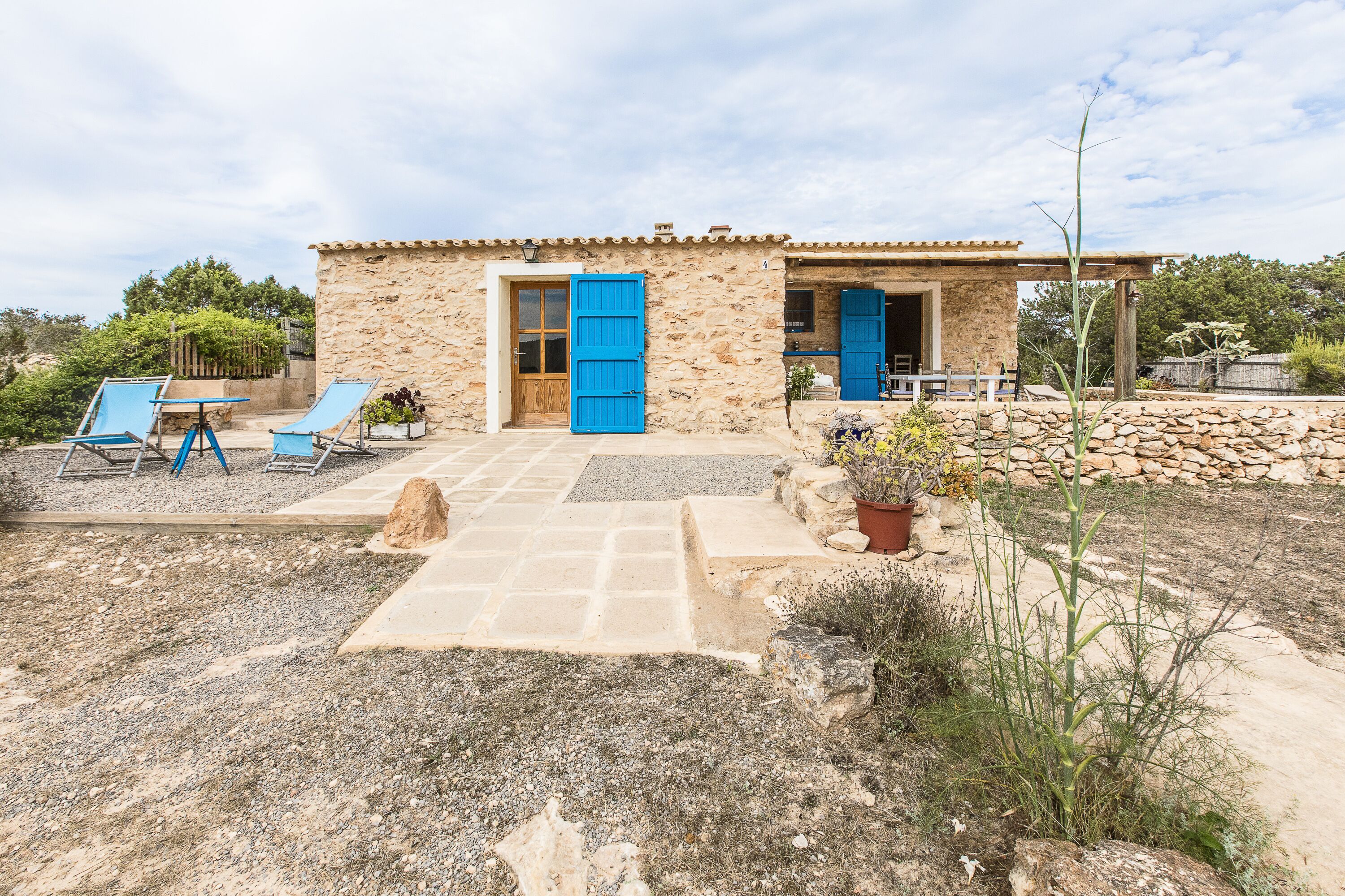 Rustic house near the sea