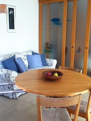 Dining - Luxury Apartment with superb sea views, mountain views and terrace (Villefranche-Sur-Mer)