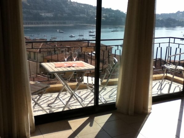 Dining - Luxury Apartment with superb sea views, mountain views and terrace (Villefranche-Sur-Mer)