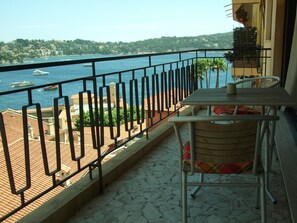 Outdoor dining - Luxury Apartment with superb sea views (Villefranche-Sur-Mer)