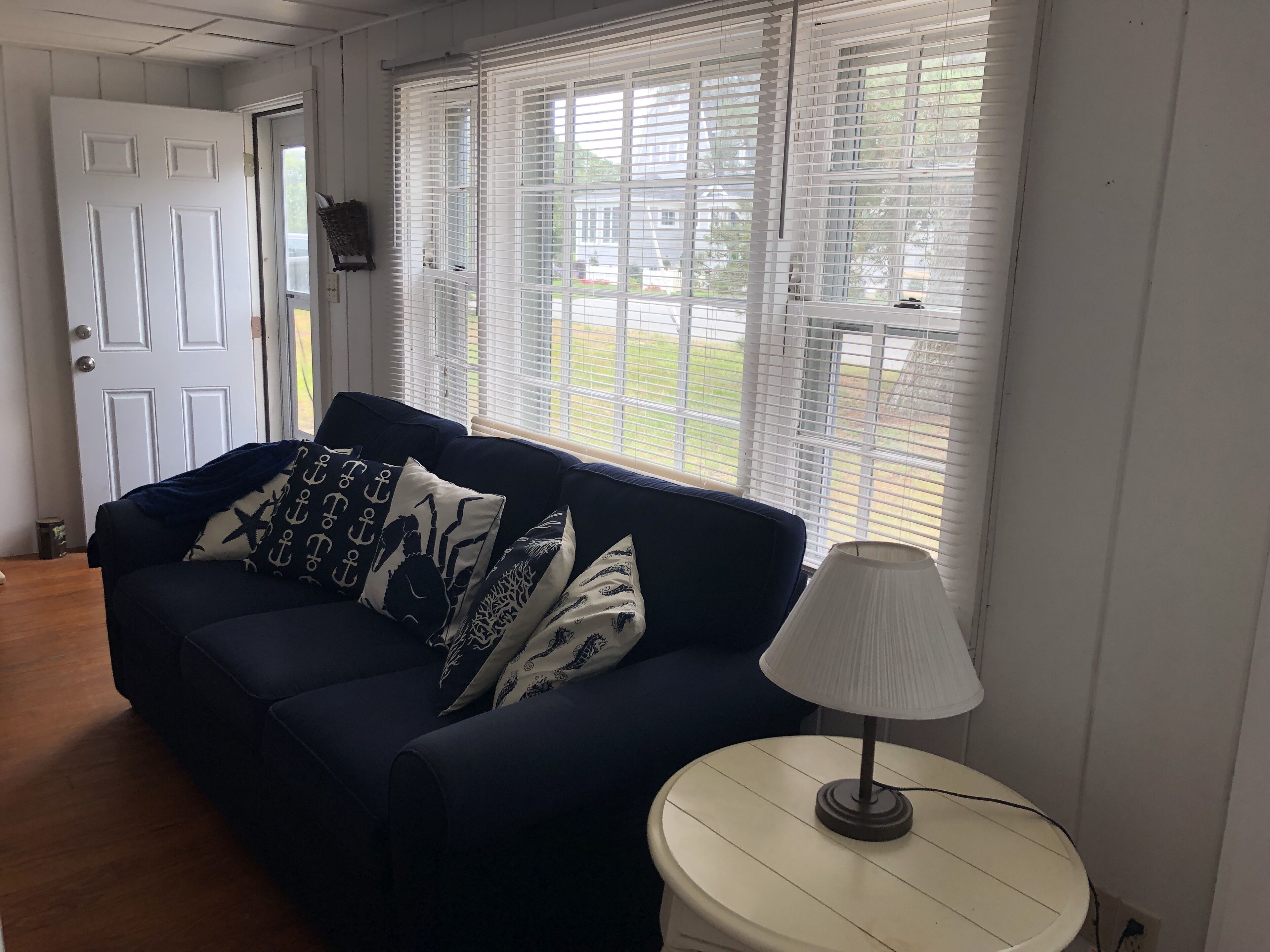 Sea views and steps to Ridgevale Beach - Airy Cottage with Modern Amenities