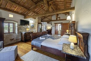 4 chambres, fer et planche à repasser, Wi-Fi, literie fournie