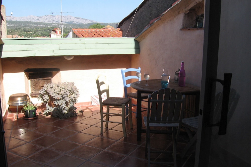 Enchanting stone house for 1- 4 people in the medieval Paziols