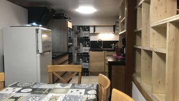 Frigorífic, microones, forn i placa de cuina