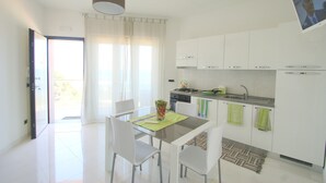 茶具/咖啡用具、冰箱、微波炉、烤箱