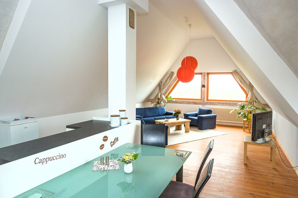 Thatched stone barn, family-friendly, quiet location,