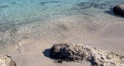 Villa Libecciu, exceptional view of the sea, beach at 150m, Porto Vecchio