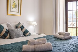5 Schlafzimmer, Zimmersafe, Schreibtisch, BĂŒgeleisen/BĂŒgelbrett