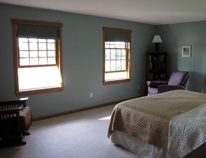 3 soverom, skrivebord, reiseseng for barn og wi-fi (inkludert)