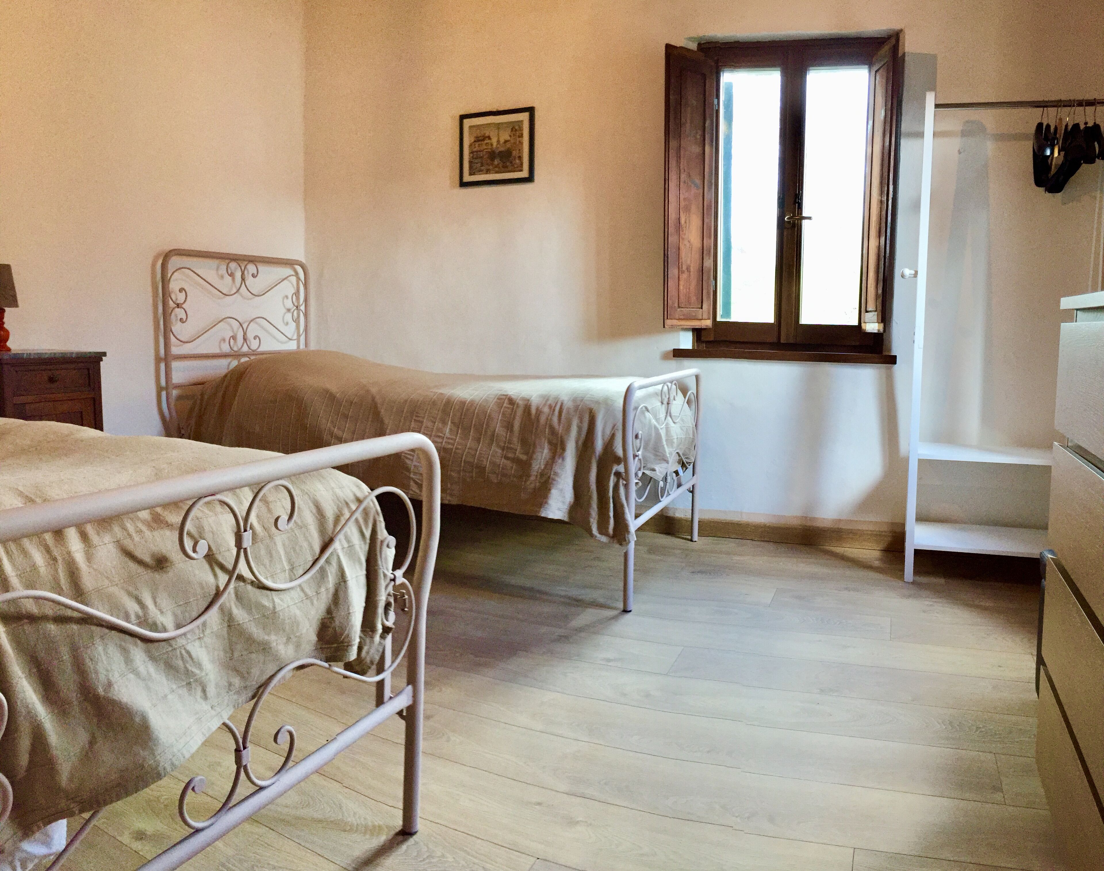 Farmhouse nestled in the hills, 1km from Pergola, panoramic, wide open space