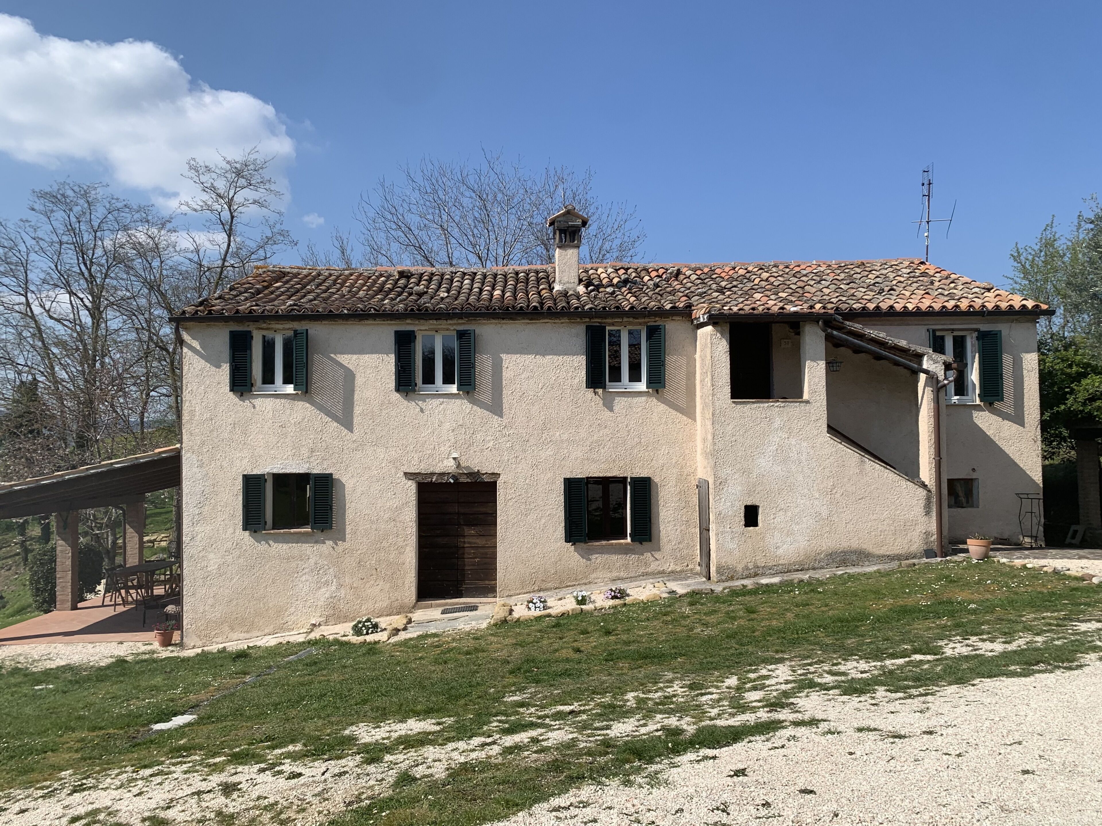 Farmhouse nestled in the hills, 1km from Pergola, panoramic, wide open space