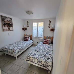 4 chambres, fer et planche à repasser, lit parapluie, Wi-Fi gratuit