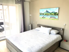 3 makuuhuonetta, silitysrauta/-lauta, internet, vuodevaatteet