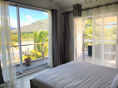 Sea front beach house With Rental car included