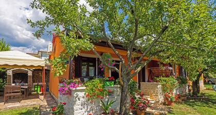 Holiday house Klen * quiet location, large garden, terrace, WiFi