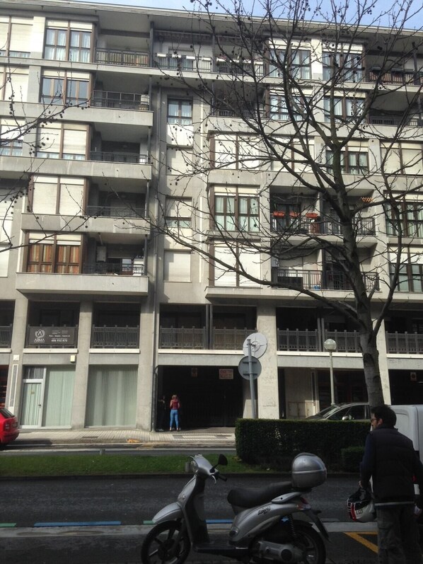 Exterior - Bidasoa by Basquelidays (Irun)