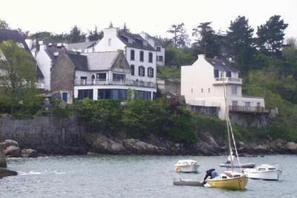 Port Manech: Spacious, very light, magnificient vues of sea, the beach and port