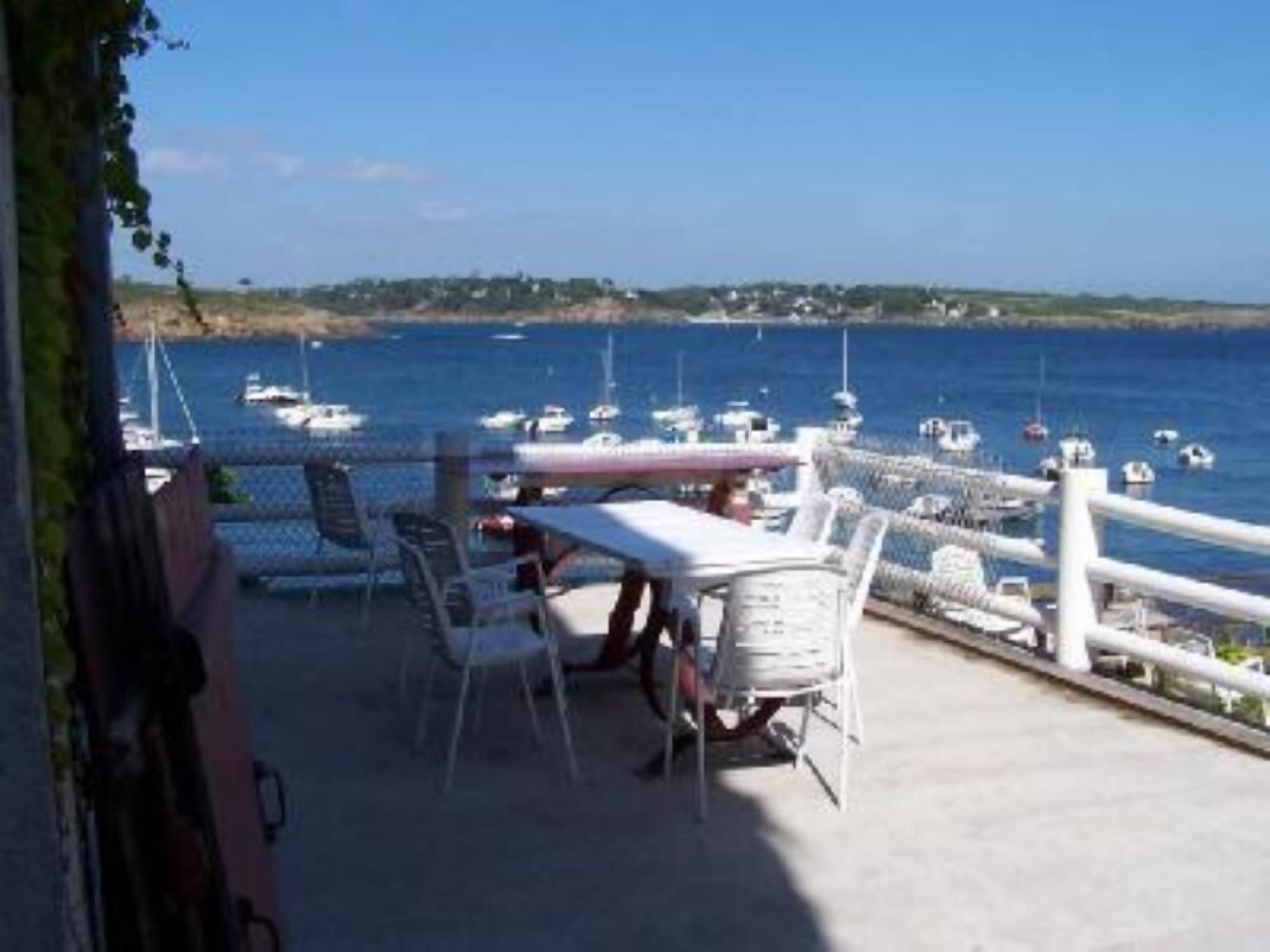 Port Manech: Spacious, very light, magnificient vues of sea, the beach and port