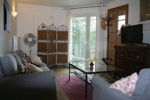 TV, DVD player, ping pong, books - Dog friendly woodland paradise with heated pool. (Saint-Étienne-De-Gourgas)