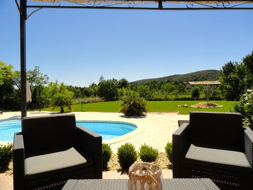 GARD - Proche UZES - Villa standing 8 pers - Calme - Piscine - Pétanque - Vue