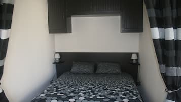 2 bedrooms, iron/ironing board