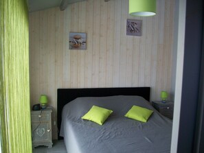 5 bedrooms, iron/ironing board, internet