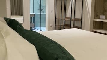 3 bedrooms, iron/ironing board, travel crib, free WiFi